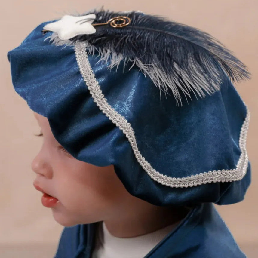 Luxe pietenmuts met naam van velours stof in donker blauw met gallon, veren, staf en ster.