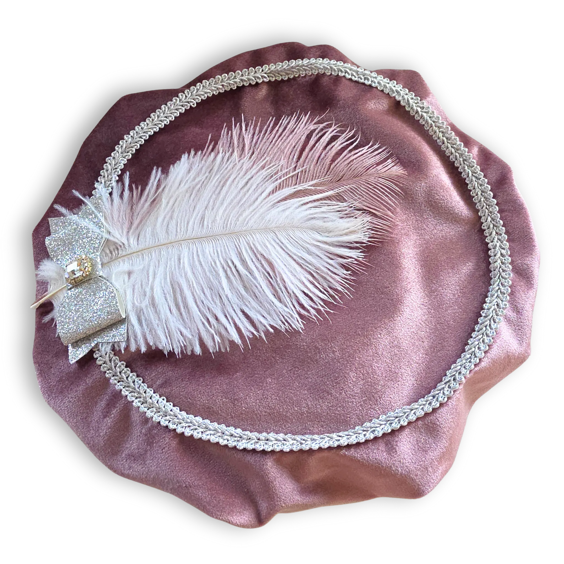 Luxe pietenmuts met naam van velours stof in oud roze met gallon, veren en strik.